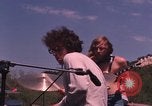 Immagine di Hippies danze ad un amore in Los Angeles County California USA, 1968, secondo 29 filmato di repertorio 65675073325
