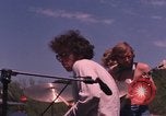 Immagine di Hippies danze ad un amore in Los Angeles County California USA, 1968, secondo 30 filmato di repertorio 65675073325