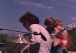 Immagine di Hippies danze ad un amore in Los Angeles County California USA, 1968, secondo 32 filmato di repertorio 65675073325