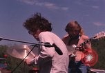 Immagine di Hippies danze ad un amore in Los Angeles County California USA, 1968, secondo 33 filmato di repertorio 65675073325