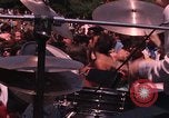 Immagine di Hippies danze ad un amore in Los Angeles County California USA, 1968, secondo 35 filmato di repertorio 65675073325