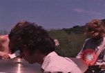 Immagine di Hippies danze ad un amore in Los Angeles County California USA, 1968, secondo 41 filmato di repertorio 65675073325
