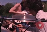Immagine di Hippies danze ad un amore in Los Angeles County California USA, 1968, secondo 42 filmato di repertorio 65675073325