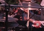 Immagine di Hippies danze ad un amore in Los Angeles County California USA, 1968, secondo 43 filmato di repertorio 65675073325