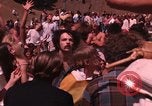 Immagine di Hippies danze ad un amore in Los Angeles County California USA, 1968, secondo 47 filmato di repertorio 65675073325