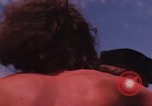 Immagine di Hippies danze ad un amore in Los Angeles County California USA, 1968, secondo 52 filmato di repertorio 65675073325