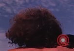Immagine di Hippies danze ad un amore in Los Angeles County California USA, 1968, secondo 53 filmato di repertorio 65675073325
