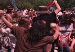 Immagine di Hippies danze ad un amore in Los Angeles County California USA, 1968, secondo 59 filmato di repertorio 65675073325