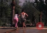 Standbild amerikanischen Studenten Los Angeles California USA, 1968, aus Sekunde 38 historischem Filmmaterial Videoclip 65675073330