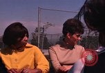 Standbild Studenten Los Angeles California USA, 1968, aus Sekunde 23 historischem Filmmaterial Videoclip 65675073332