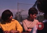 Standbild Studenten Los Angeles California USA, 1968, aus Sekunde 25 historischem Filmmaterial Videoclip 65675073332