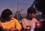 Standbild Studenten Los Angeles California USA, 1968, aus Sekunde 26 historischem Filmmaterial Videoclip 65675073332