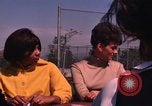Standbild Studenten Los Angeles California USA, 1968, aus Sekunde 27 historischem Filmmaterial Videoclip 65675073332