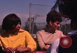 Standbild Studenten Los Angeles California USA, 1968, aus Sekunde 28 historischem Filmmaterial Videoclip 65675073332