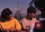 Standbild Studenten Los Angeles California USA, 1968, aus Sekunde 30 historischem Filmmaterial Videoclip 65675073332