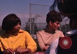 Standbild Studenten Los Angeles California USA, 1968, aus Sekunde 31 historischem Filmmaterial Videoclip 65675073332