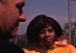 Standbild Studenten Los Angeles California USA, 1968, aus Sekunde 34 historischem Filmmaterial Videoclip 65675073332