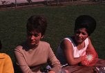 Standbild Studenten Los Angeles California USA, 1968, aus Sekunde 58 historischem Filmmaterial Videoclip 65675073332