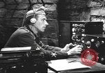 Image La sécurité de la transmission radio Hollywood Los Angeles California USA, 1943, de la seconde 4 séquences d'archives historiques vidéo 65675073343