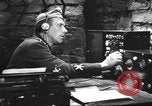 Image La sécurité de la transmission radio Hollywood Los Angeles California USA, 1943, de la seconde 8 séquences d'archives historiques vidéo 65675073343