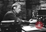 Image La sécurité de la transmission radio Hollywood Los Angeles California USA, 1943, de la seconde 15 séquences d'archives historiques vidéo 65675073343