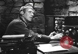 Image La sécurité de la transmission radio Hollywood Los Angeles California USA, 1943, de la seconde 17 séquences d'archives historiques vidéo 65675073343