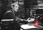 Image La sécurité de la transmission radio Hollywood Los Angeles California USA, 1943, de la seconde 18 séquences d'archives historiques vidéo 65675073343