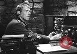 Image La sécurité de la transmission radio Hollywood Los Angeles California USA, 1943, de la seconde 22 séquences d'archives historiques vidéo 65675073343