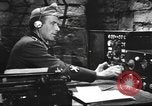 Image La sécurité de la transmission radio Hollywood Los Angeles California USA, 1943, de la seconde 23 séquences d'archives historiques vidéo 65675073343