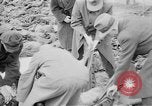 Immagine di Massacro Gardelegen sepoltura di massa Gardelegen Germania, 1945, secondo 58 filmato di repertorio 65675073348