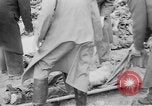 Immagine di Massacro Gardelegen sepoltura di massa Gardelegen Germania, 1945, secondo 60 filmato di repertorio 65675073348