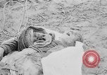 Standbild Masse Vergraben von Gardelegen Massaker Opfer Gardelegen Deutschland, 1945, aus Sekunde 7 historischem Filmmaterial Videoclip 65675073349