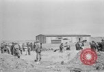 Standbild Masse Vergraben von Gardelegen Massaker Opfer Gardelegen Deutschland, 1945, aus Sekunde 50 historischem Filmmaterial Videoclip 65675073349