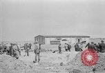Standbild Masse Vergraben von Gardelegen Massaker Opfer Gardelegen Deutschland, 1945, aus Sekunde 51 historischem Filmmaterial Videoclip 65675073349