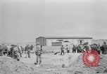 Standbild Masse Vergraben von Gardelegen Massaker Opfer Gardelegen Deutschland, 1945, aus Sekunde 52 historischem Filmmaterial Videoclip 65675073349