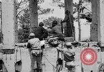 Standbild amerikanische Soldaten Baguio philippinischen Inseln, 1945, aus Sekunde 27 historischem Filmmaterial Videoclip 65675073350
