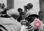 Standbild amerikanische Soldaten Baguio philippinischen Inseln, 1945, aus Sekunde 38 historischem Filmmaterial Videoclip 65675073350