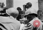 Standbild amerikanische Soldaten Baguio philippinischen Inseln, 1945, aus Sekunde 39 historischem Filmmaterial Videoclip 65675073350