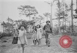 Standbild amerikanische Soldaten Baguio philippinischen Inseln, 1945, aus Sekunde 55 historischem Filmmaterial Videoclip 65675073350