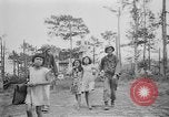 Standbild amerikanische Soldaten Baguio philippinischen Inseln, 1945, aus Sekunde 56 historischem Filmmaterial Videoclip 65675073350