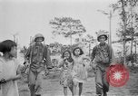 Standbild amerikanische Soldaten Baguio philippinischen Inseln, 1945, aus Sekunde 58 historischem Filmmaterial Videoclip 65675073350