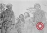 Standbild amerikanische Soldaten Baguio philippinischen Inseln, 1945, aus Sekunde 61 historischem Filmmaterial Videoclip 65675073350