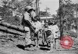 Standbild philippinischen Soldaten Baguio philippinischen Inseln, 1945, aus Sekunde 62 historischem Filmmaterial Videoclip 65675073351
