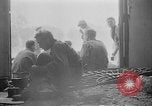 Standbild amerikanische Soldaten Baguio philippinischen Inseln, 1945, aus Sekunde 13 historischem Filmmaterial Videoclip 65675073353