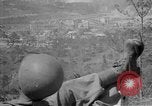Standbild amerikanische Soldaten Baguio philippinischen Inseln, 1945, aus Sekunde 49 historischem Filmmaterial Videoclip 65675073353