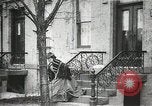 Standbild Dieb entführt Baby United States USA, 1905, aus Sekunde 3 historischem Filmmaterial Videoclip 65675073377