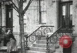 Standbild Dieb entführt Baby United States USA, 1905, aus Sekunde 4 historischem Filmmaterial Videoclip 65675073377
