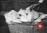 Standbild Dieb entführt Baby United States USA, 1905, aus Sekunde 10 historischem Filmmaterial Videoclip 65675073377
