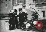 Standbild Dieb entführt Baby United States USA, 1905, aus Sekunde 23 historischem Filmmaterial Videoclip 65675073377