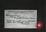 Image des voleurs volent des vêtements United States USA, 1904, de la seconde 11 séquences d'archives historiques vidéo 65675073379